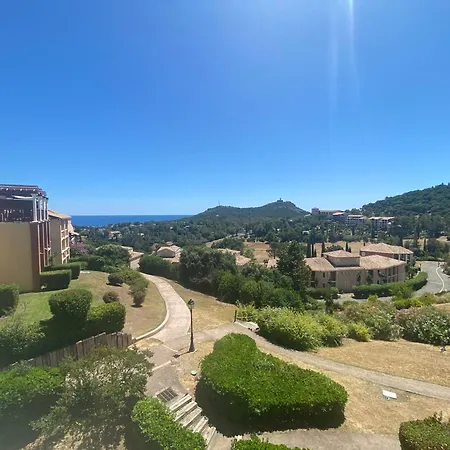 Appartement Cap Esterel: 2 Pièces Climatisé Avec Parking Et Accès Piscine - Fr-1-504-693 Saint-Raphaël