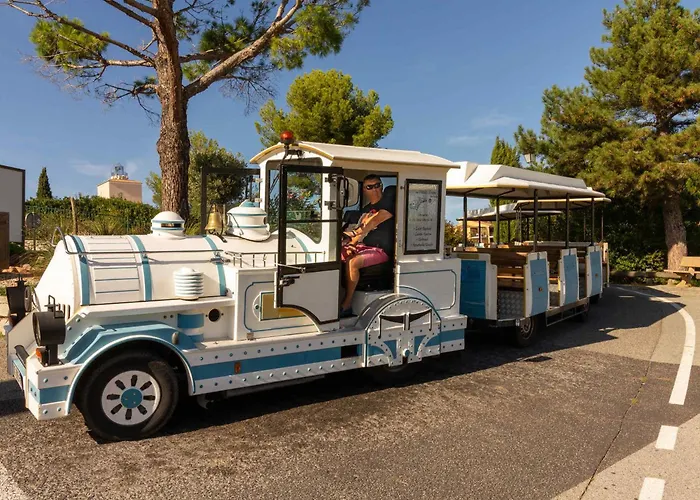 Appartement Cap Esterel: 2 Pièces Climatisé Avec Parking Et Accès Piscine - Fr-1-504-693 Saint-Raphaël